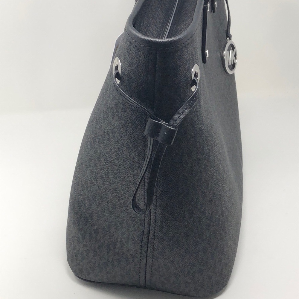 Nwt Michael Kors LG drawstring tote - Picture 6 of 7
